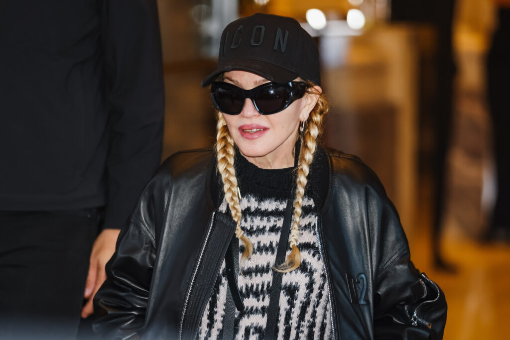 Equipe de Madonna se pronuncia sobre processo de fãs por atraso em shows 1 2023 11 25T000000Z 806884995 MT1NURPHO000G52E58 RTRMADP 3 MADONNA MILAN CELEBRITY SIGHTINGS