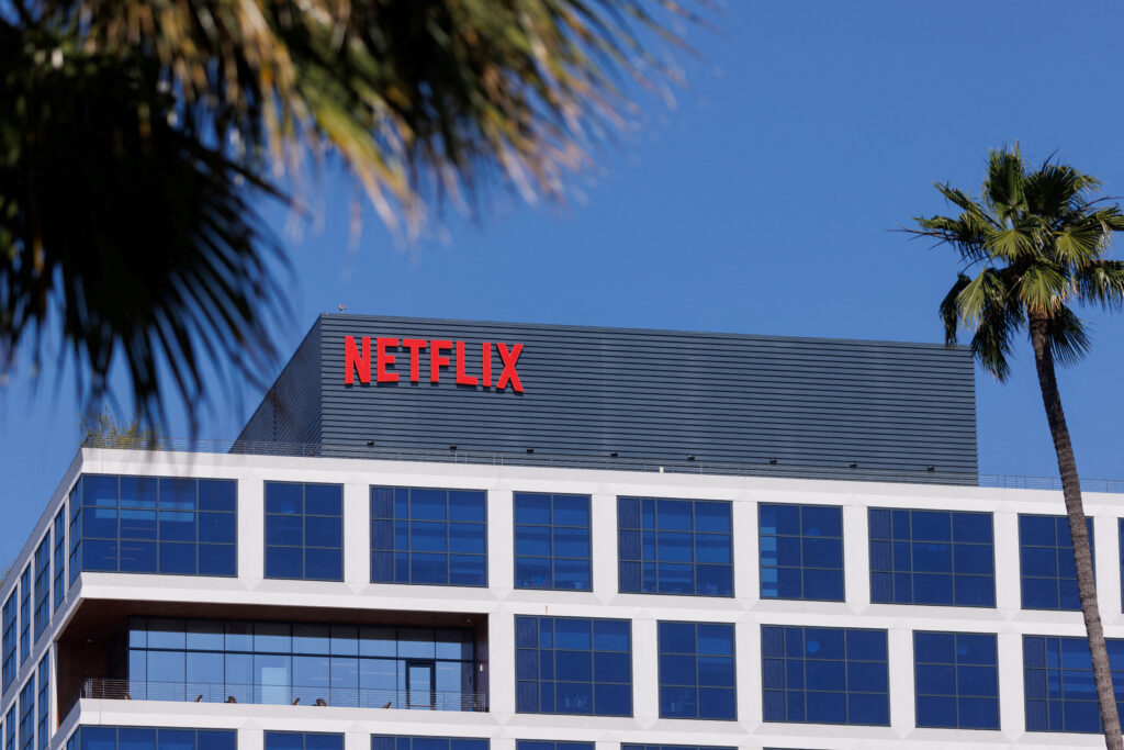 Netflix indica aumento no preço da assinatura para 2024 1 2024 01 24T110944Z 1556033429 RC2S12A2XZLG RTRMADP 3 NETFLIX STOCKS