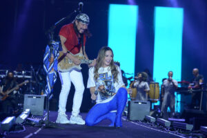 A bandana durou pouco na cabeça de Claudia (André Muzell/Brazil News)