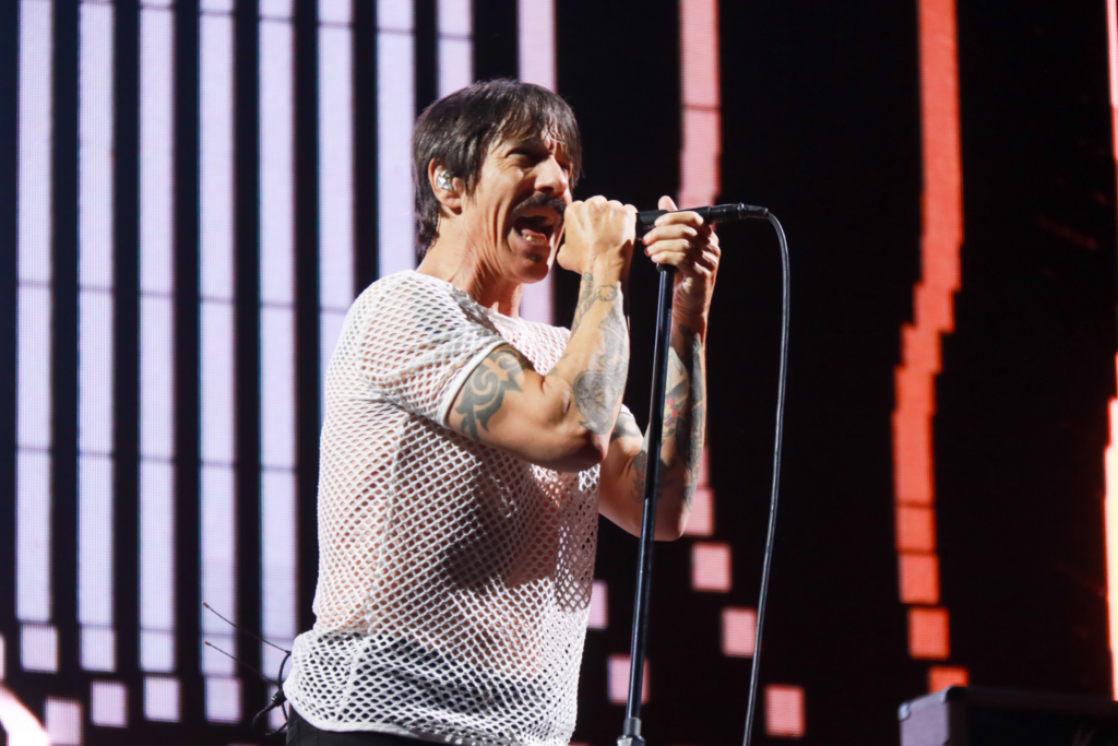 Letra de 'Californication' viraliza no TikTok por 'prever o futuro'; entenda 1 Design sem nome 2024 01 18T144618.466