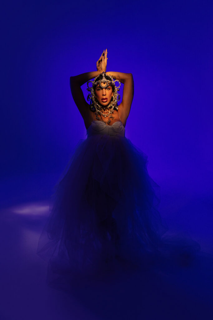 Pepita: 'Travesti também sente desejo, saudade e vontade' 1 LEWL0007 J0002 BILLBOARD CAPA0566 semadesivo