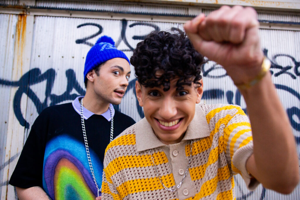 Ogoin e Linguini: dupla mineira fez disco em homenagem à TV de 'antigamente' 1 OGOINLINGUINI TVSHOW ENSAIO 2