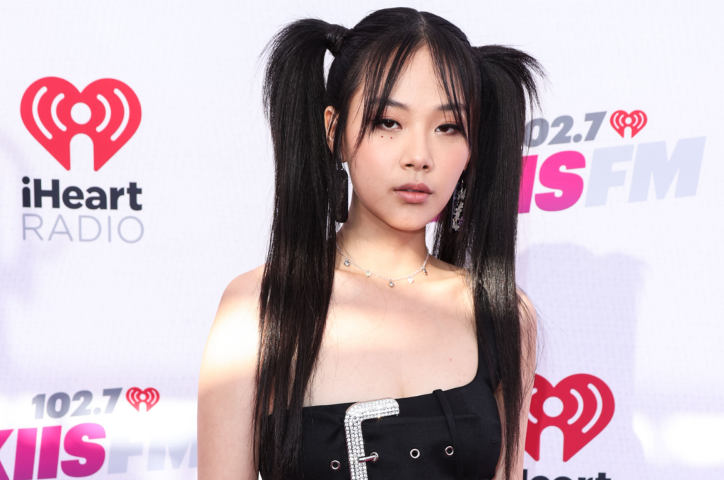 Estrela sul-coreana viraliza ao cantar 'Águas de Março' com pronúncia de dar inveja 1 bibi