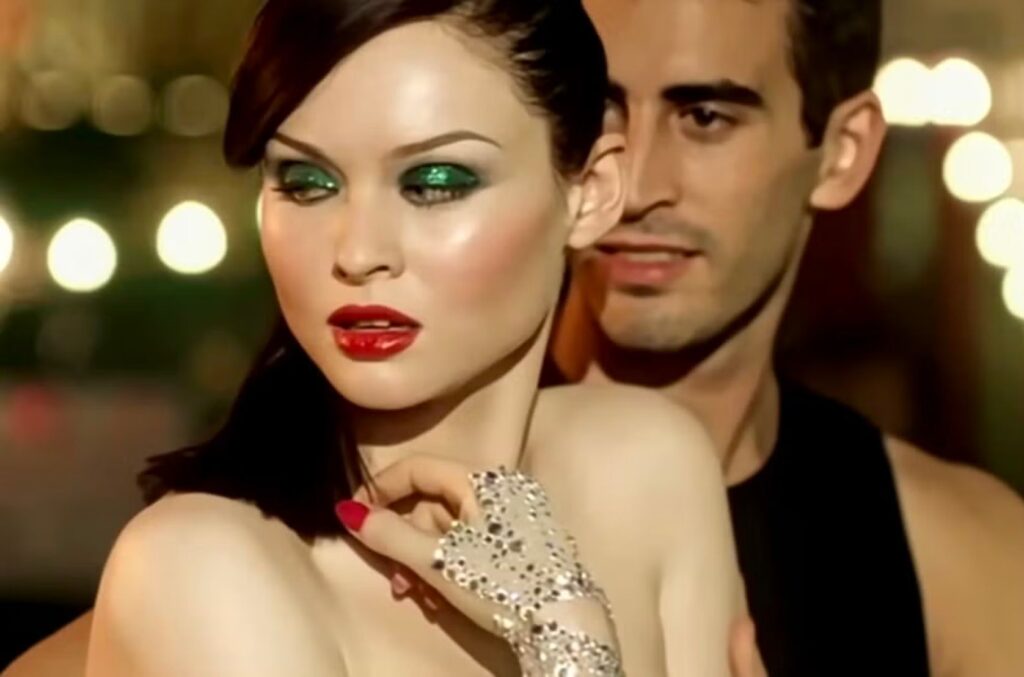 Efeito 'Saltburn': 'Murder on the Dancefloor' estreia no Billboard Hot 100 1 murder1