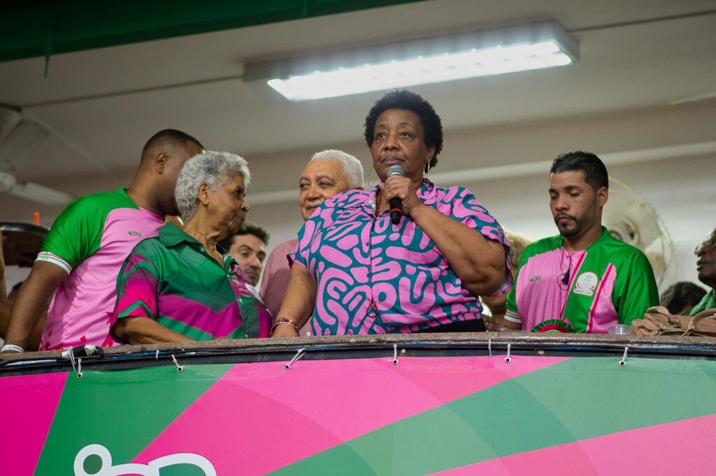 Mangueira: veja a letra do samba-enredo do Carnaval 2025 1 04FED98C 5597 4292 B940 05A9E2D2CE35