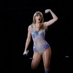 ‘Dressed for revenge’: Taylor Swift quase cai durante coreografia sensual em Tóquio