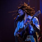 ‘Bob Marley: One Love’ traz uma visão humanizada do rei do reggae