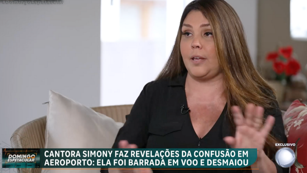 Após confusão nos EUA, Simony revela prejuízo de R$ 18 mil: 'Profundamente abalada' 1 CAPAS Billboard 49 3