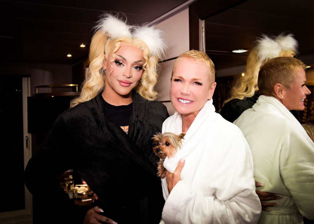 Com look inspirado em Saia Rodada, Pabllo Vittar se apresenta no 'Carna Xuxa'; fotos 1 Carna Xuxa 01