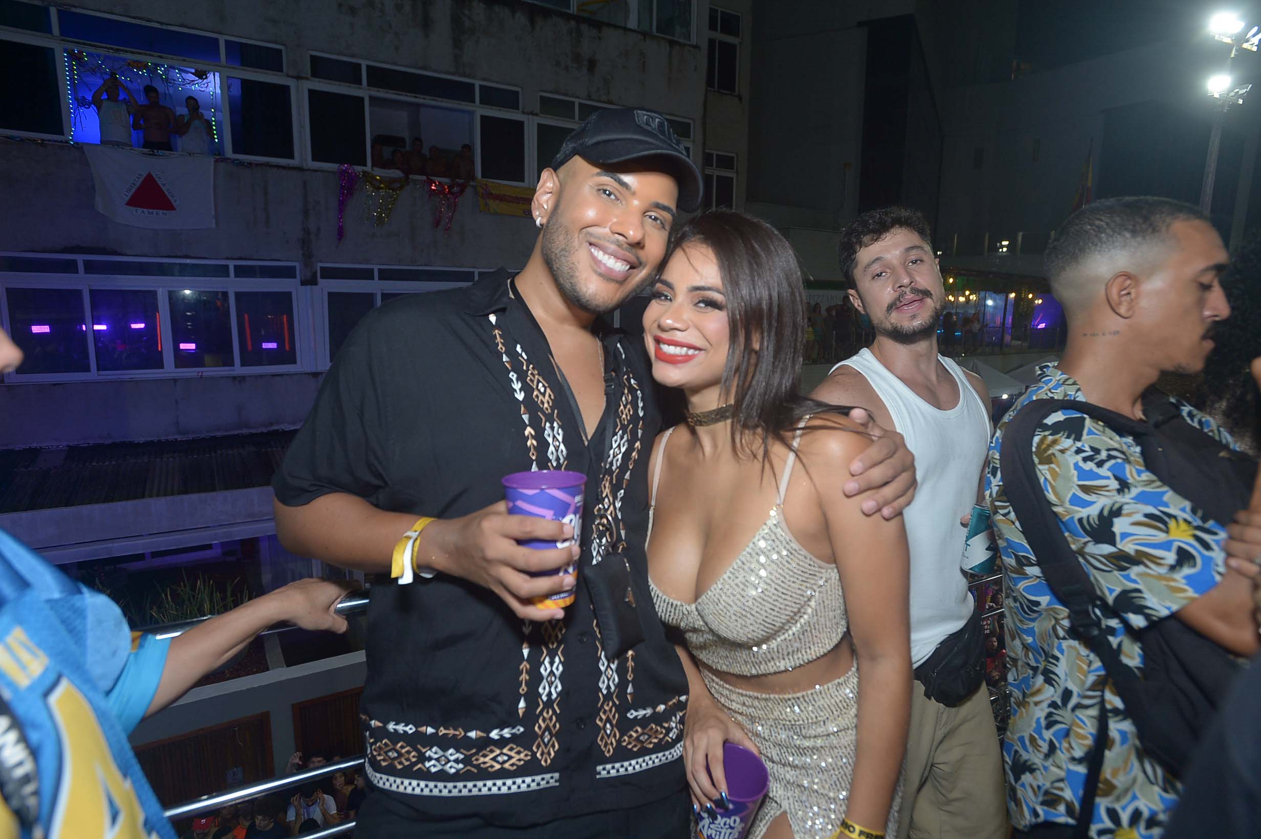 Bruna Marquezine, Sasha e mais famosos acompanham trio de Anitta em Salvador