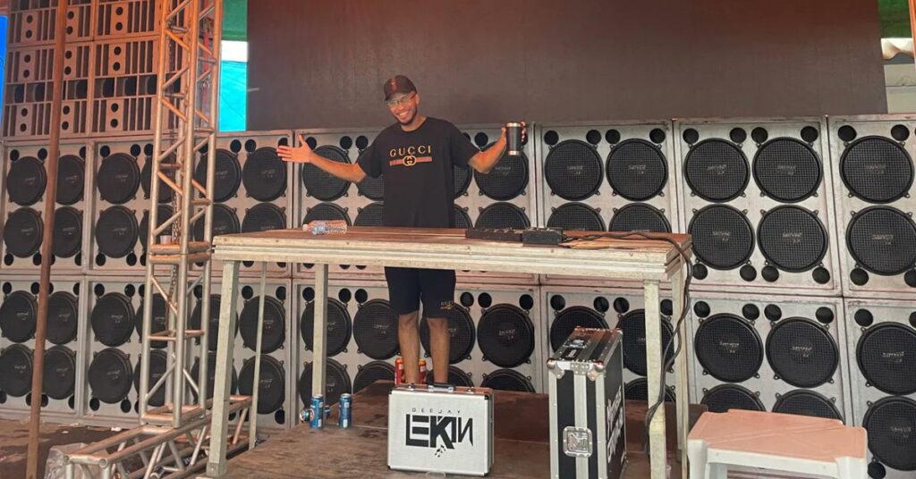 DJs são mortos em festa no RJ após invasão de traficantes rivais 1 F8gxxcHWUAAO Yf e1708350841827