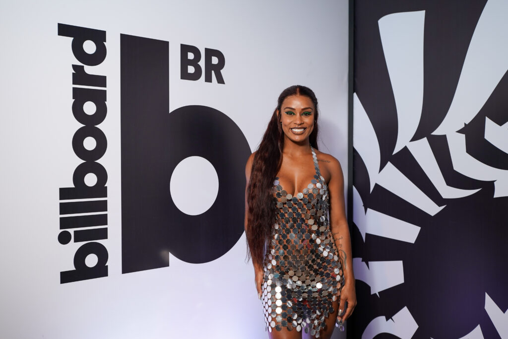 Espaço da Billboard Brasil na Sapucaí recebe Rebecca, Jonathan Azevedo e mais; veja 1 FAB03171