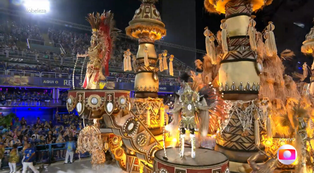 Com muita luz, Vila Isabel 'recria' enredo dos anos 1990 e parabeniza Martinho 1 IMG 9D6B25B37061 1