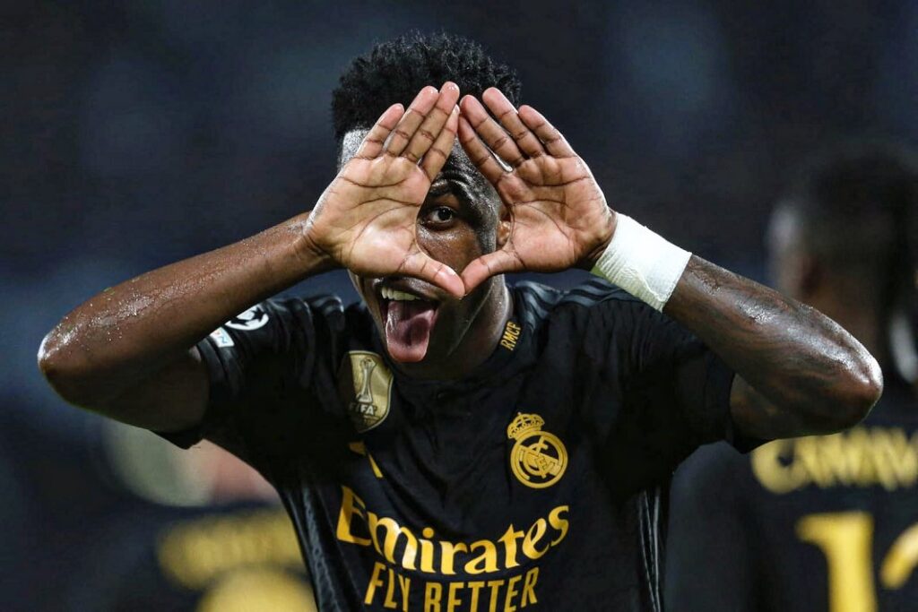 Vini Jr. é chamado de 'otário' em nova música dos torcedores do Valência 1 Snapinsta.app 386585613 18397095394045483 5038974954046227084 n 1080