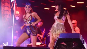 anitta recebeu ana castela em seu evento em curitiba 1707045068956 v2 900x506.jpg