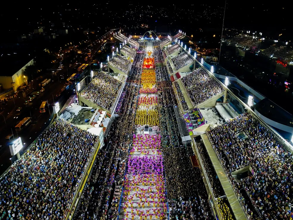 Como assistir os desfiles das escolas de samba do Rio de Janeiro?