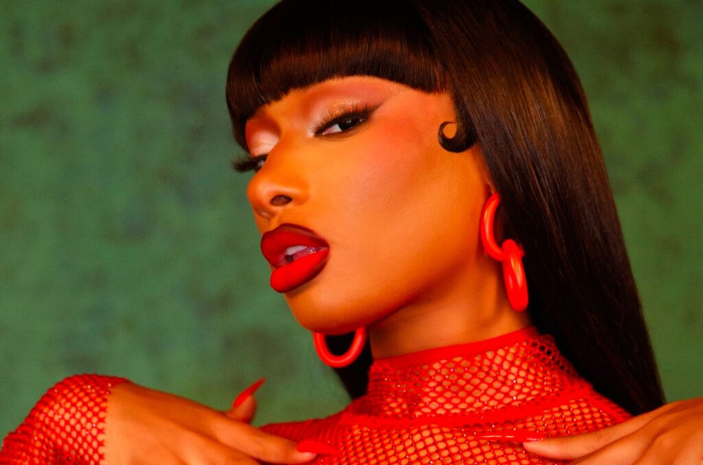 Em meio à briga com Nicki Minaj, Megan Thee Stallion assina contrato com a Warner 1 megan