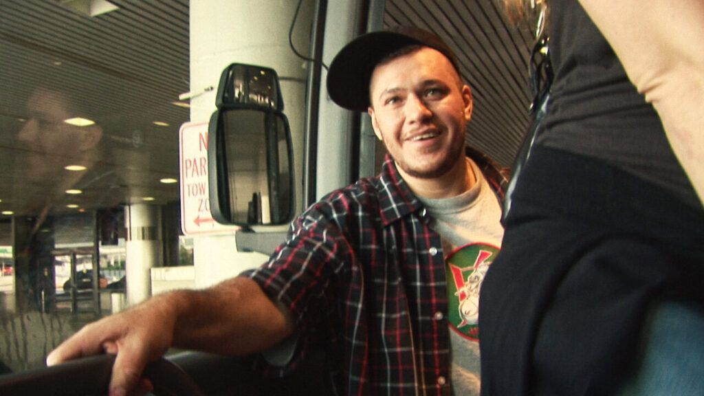 11 anos sem Chorão: onde assistir ao documentário sobre cantor 1 Chorão em documentário sobre sua vida (Reprodução/Netflix)