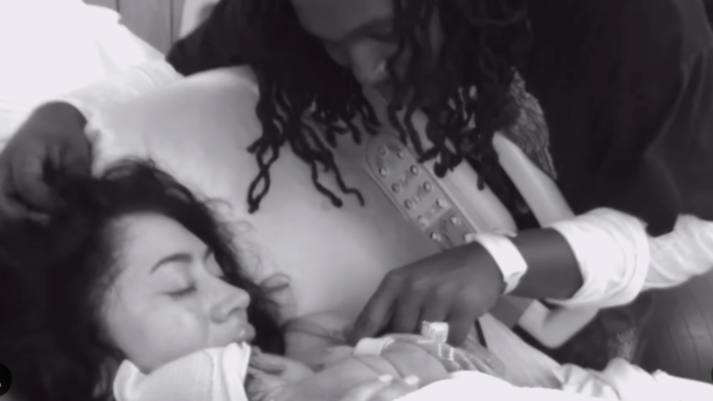 Kalil Uchis e Don Toliver comemoram chegada do primeiro filho: 'Lindo e saudável' 1 CAPAS Billboard 70