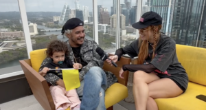 O rapper Marcelo D2 em entrevista à Mari Moon, no SXSW, em Austin