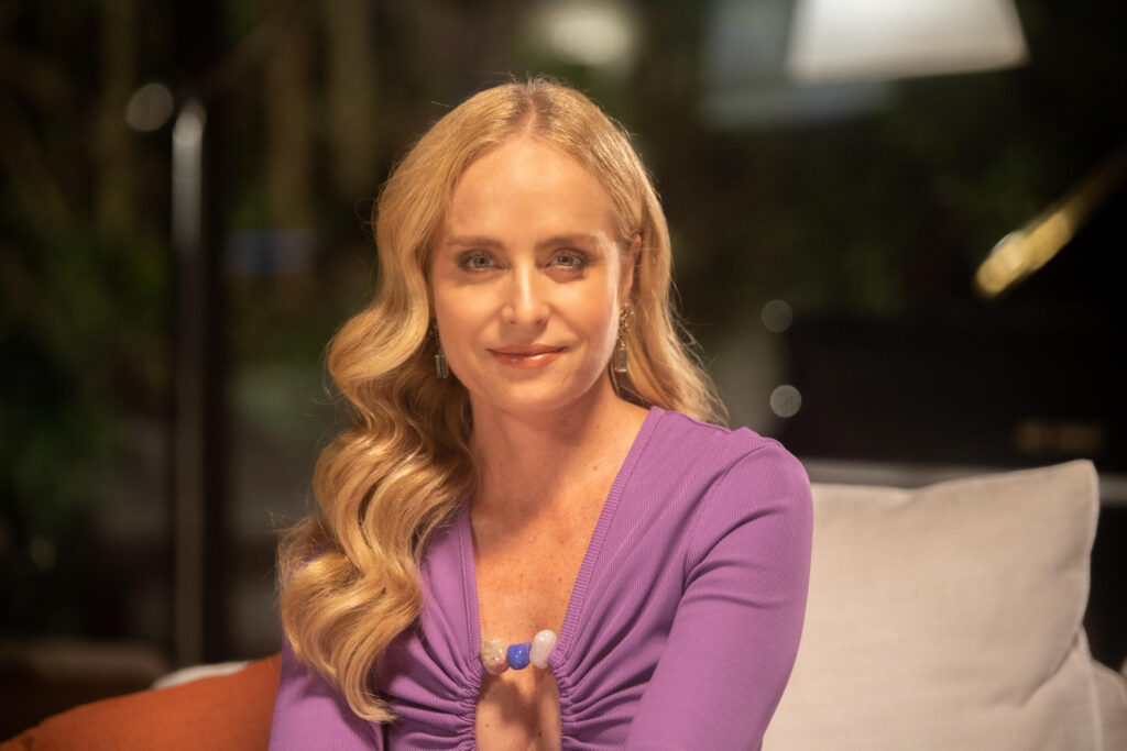 ‘Recebia cuidado para não pirar’, diz Angélica sobre carreira de cantora 1 Angélica teve sua fase cantora (Divulgação/Globo)