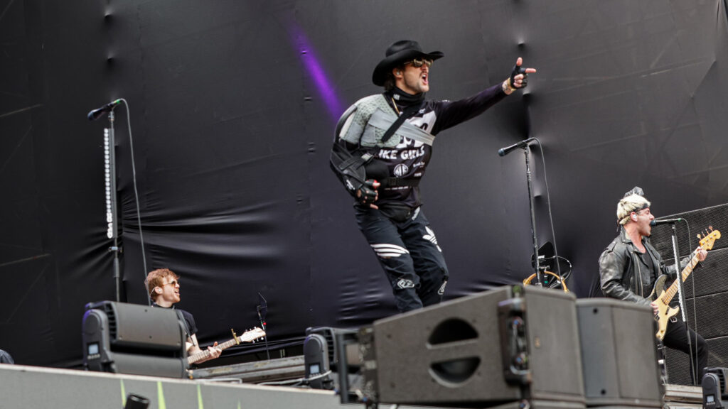 O que aconteceu com o braço do vocalista do Boys Like Girls? 1 boyslikegirls