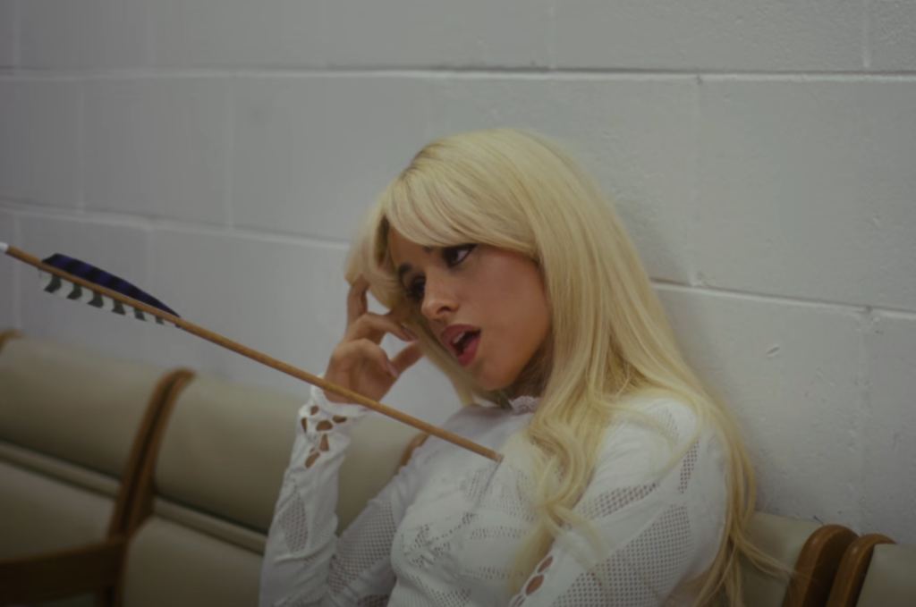 Camila Cabello abre nova fase com 'Luv It', com Playboi Carti; veja o clipe 1 Camila Cabello