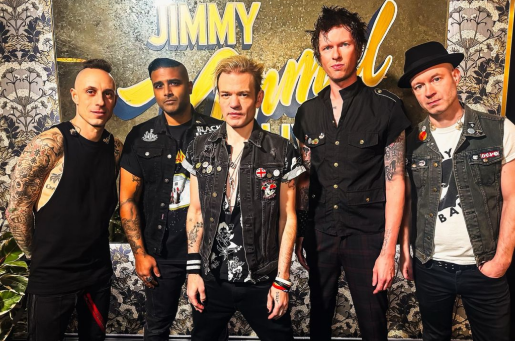 Sum 41 abre o jogo sobre fim da banda e turnê de despedida 1 Sum41