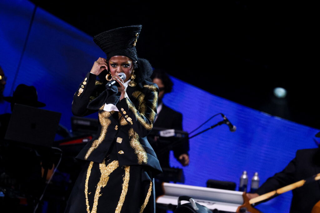 Lauryn Hill se pronuncia após atraso em show: 'Absurdo' 1 2023 09 24T063608Z 1640881399 RC2PE3AQUPJ5 RTRMADP 3 MUSIC GLOBAL CITIZEN