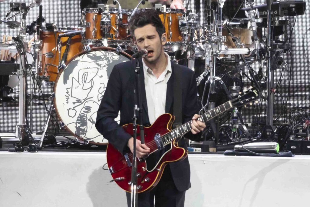 Taylor Swift lança álbum: quem é Matty Healy, do The 1975? 1 Matty Healy, do The 1975