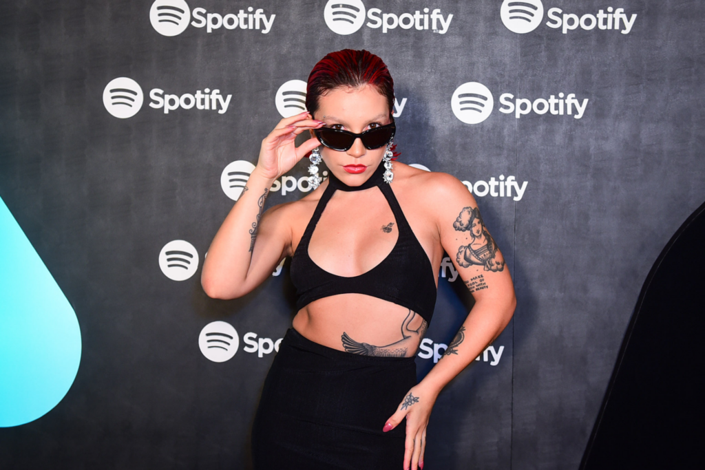 Priscilla compartilha bastidores e data de lançamento do novo álbum pop 1 Design sem nome 2024 04 23T194623.641