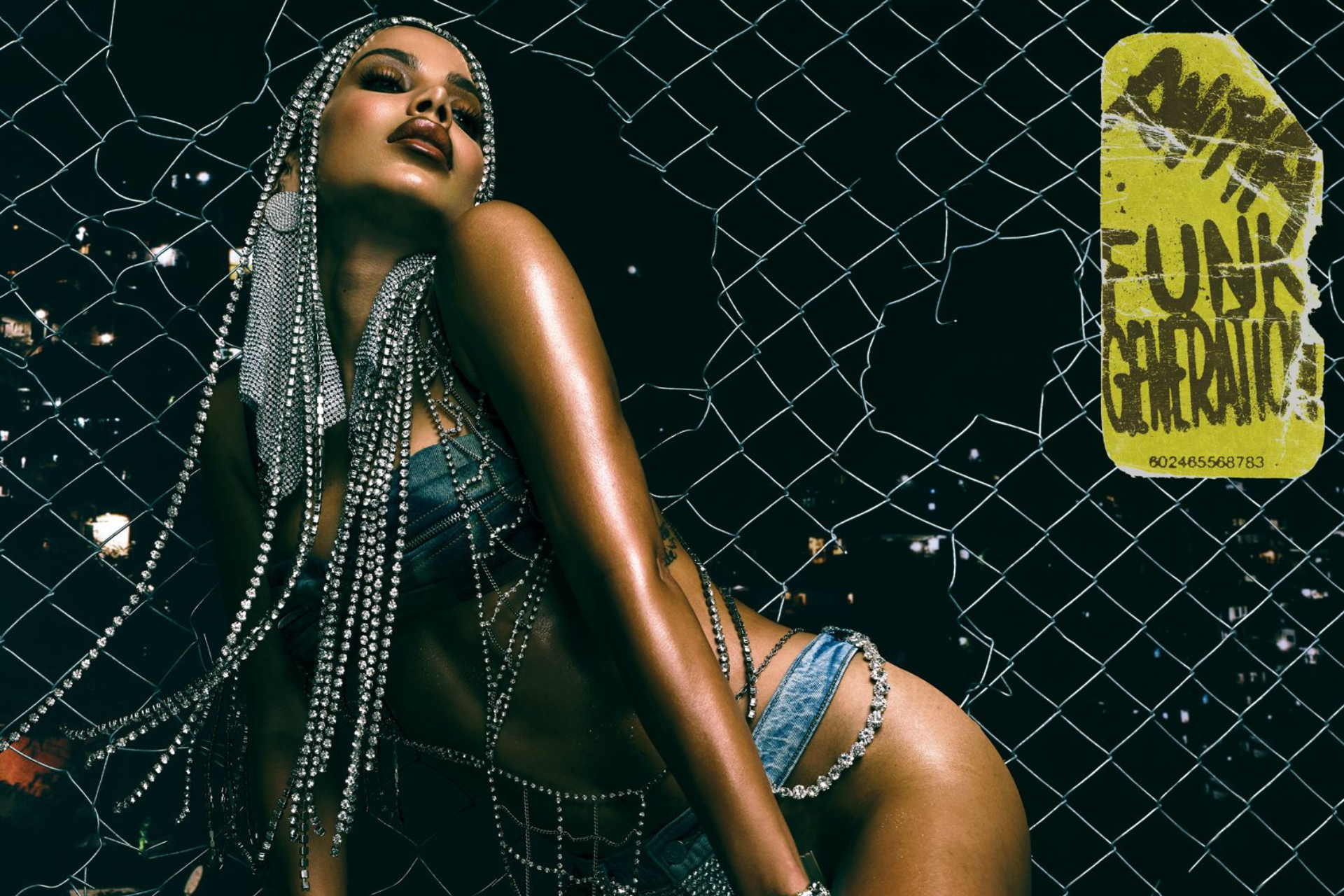 Com direito a ‘censura’, Anitta leva baile funk ao Latin AMAs
