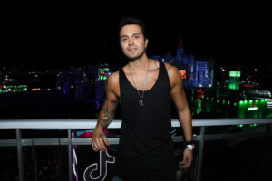 luan santana em rooftop