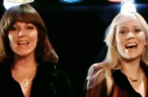 ABBA no clipe de 'Dancing Queen' (Reprodução/YouTube)