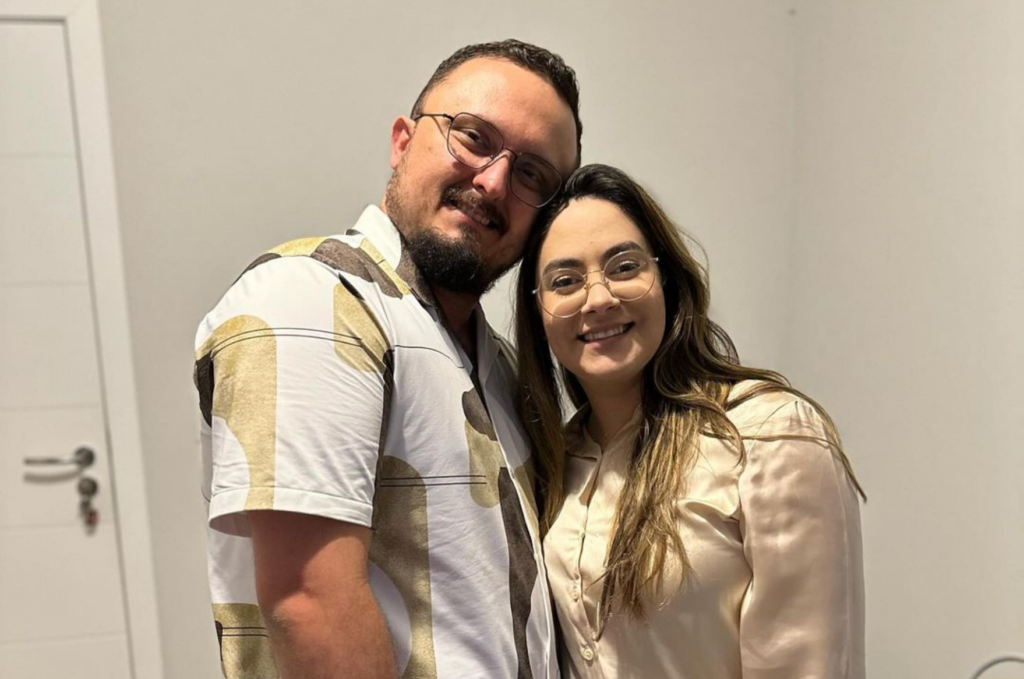 Hot 100: que significa FHOP, sigla de igreja que é destaque nas mais ouvidas? 1 Hamilton e Débora Rabelo, da FHOP