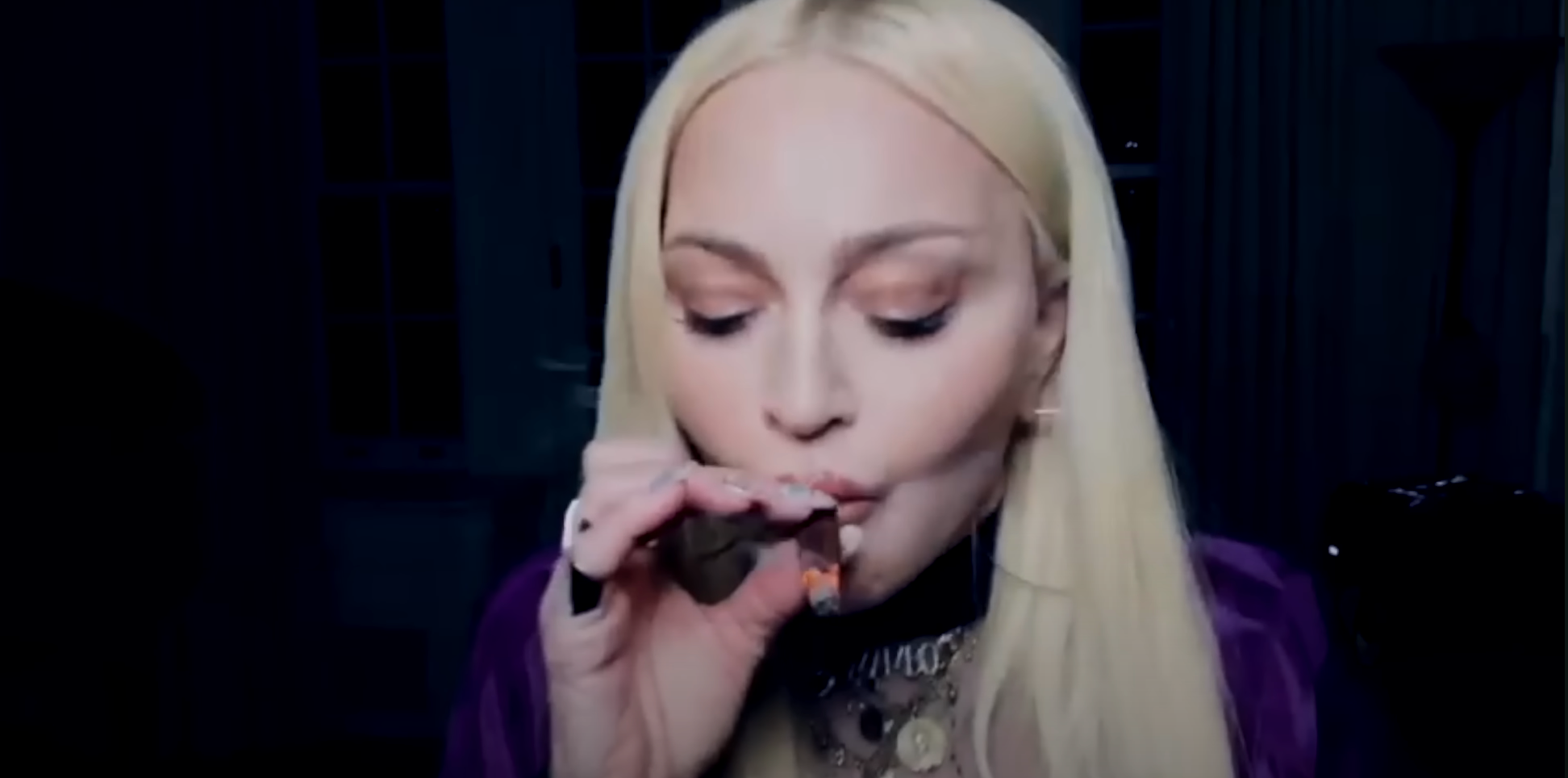 Sol e cigarro: as duas coisas que Madonna evita