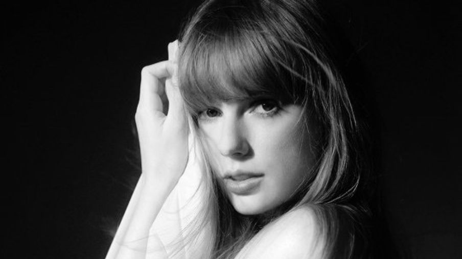 Taylor Swift quebra recorde ao ocupar todo top 14 da Billboard norte-americana