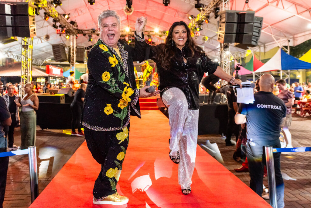 Carnaval 2025: Sorteio define Portela como última escola a desfilar no Rio 1 Milton Cunha e Regina Casé agitaram o evento