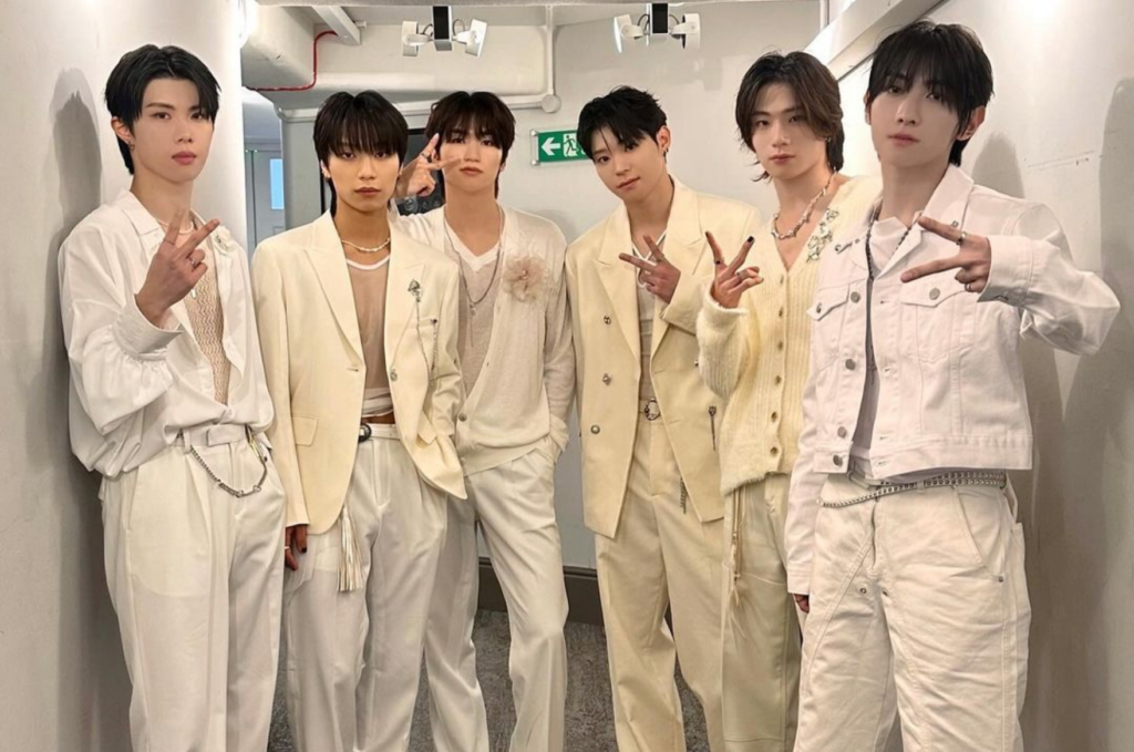 Grupo de kpop vai para a semifinal em competição no Reino Unido; assista! 1 Grupo de kpop BLITZERS