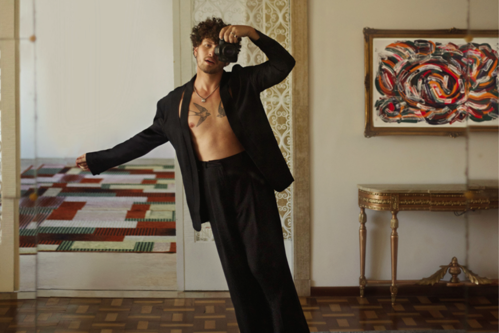 Opinião: Bryan Behr nos convida a refletir sobre o tempo e amores em novo álbum 1 A capa do novo álbum de Bryan Behr 'DEJAVU'