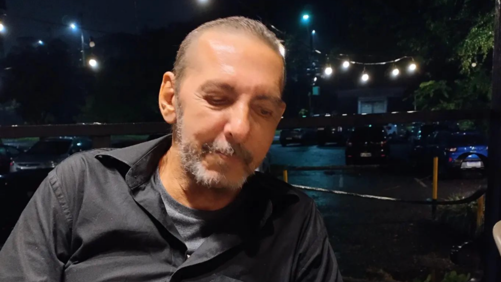 O ex-guitarrista do Camisa de Vênus, Gustavo Müllem