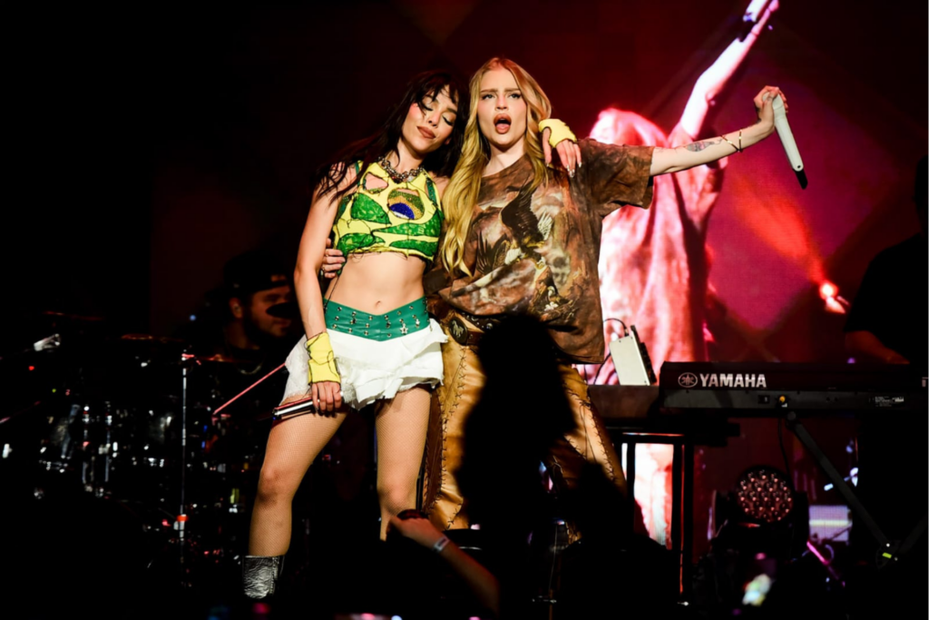 Danna recebe Luísa Sonza em seu primeiro show no Brasil