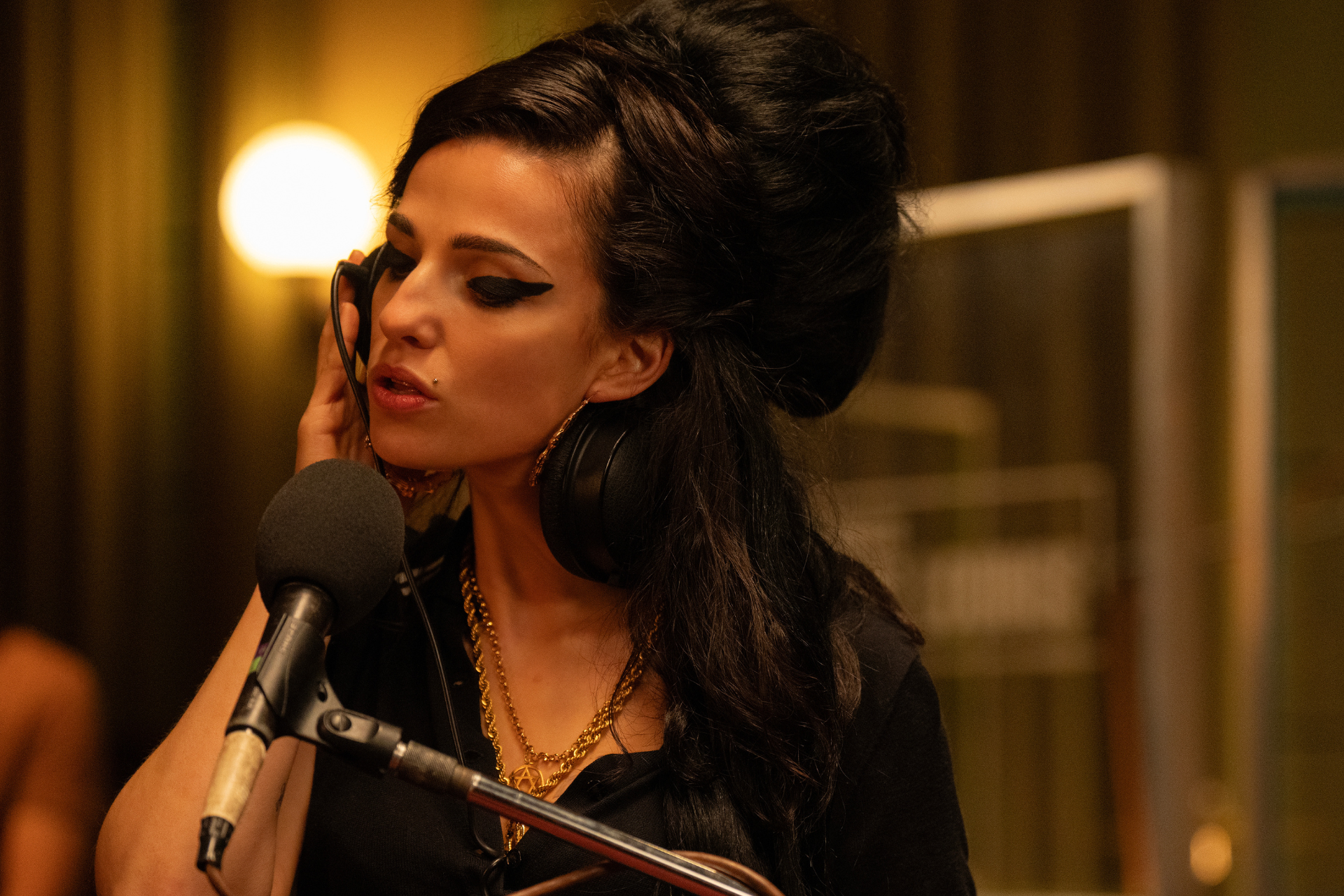 ‘Foi difícil cantar as músicas de Amy Winehouse’, diz intérprete de ‘Black to Black’