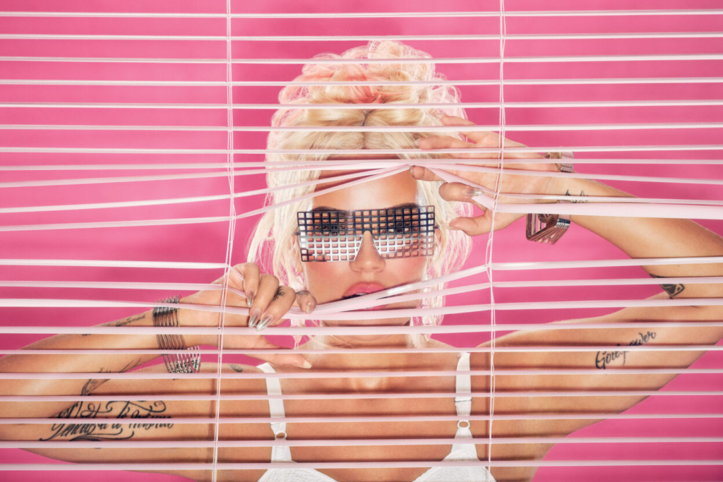 De Lud a Pabllo Vittar, Karol G coleciona amigos e se aventura na música brasileira 1 A cantora Karol G que, agora, experimenta um merengue como novo single