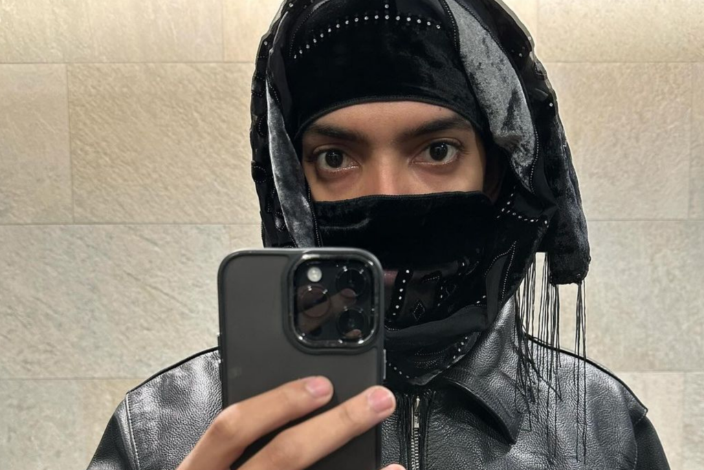 MC Brinquedo mostra celular destruído após acidente: ‘E eu estou de pé’ 1 Design sem nome 2024 05 06T161425.981