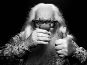 O "bruxo" Hermeto Pascoal que, agora, lança "Pra Você, Ilza" e é homenageado em exposição em São Paulo
