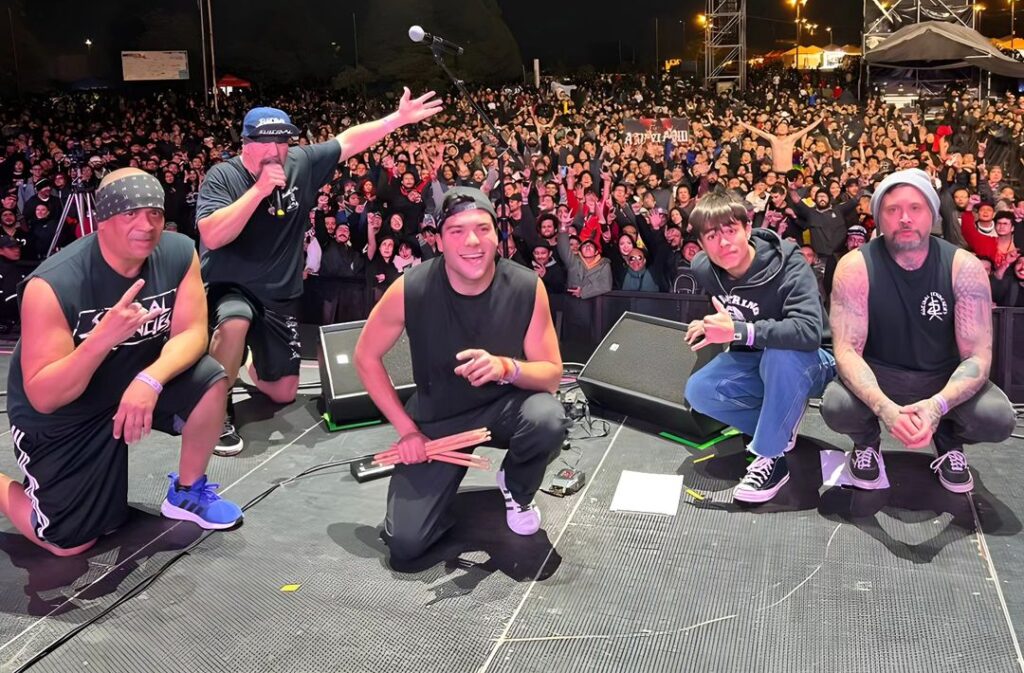 Com Supla e João Gordo, Suicidal Tendencies grava inédita no Brasil 1 A banda Suicidal Tendencies em um dos últimos shows com o baterista brasileiro Greyson Nekrutman