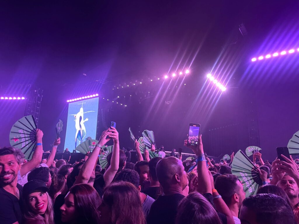 Madonna atrasa, e público promove 'salva de leques' 1 WhatsApp Image 2024 05 04 at 22.17.13