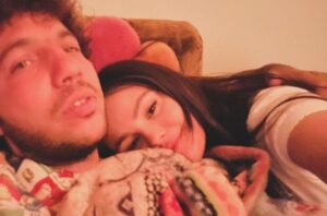 Benny Blanco e Selena Gomez começaram a namorar em 2023