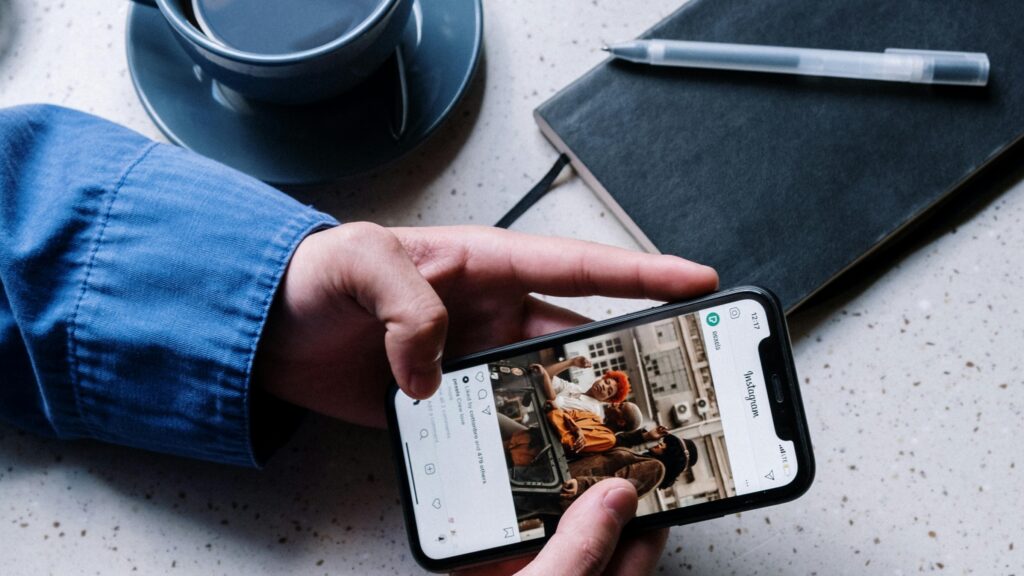 Das 10 mulheres mais seguidas no Instagram, 6 são cantoras. Quem está em primeiro? 1 instagram